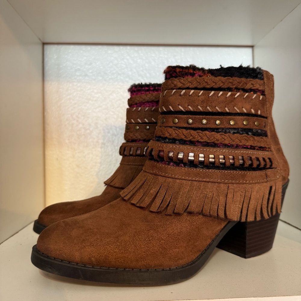 Mudd Brown Fringe Ankle Boots Size 8 Boho Western Studded Block Heel Cowgirl